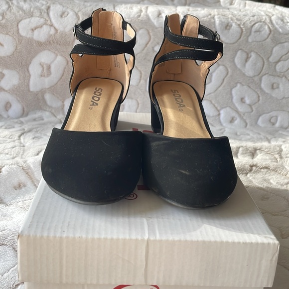 Soda Youth Girl’s Sz 2 Black Block Heels - Picture 3 of 8